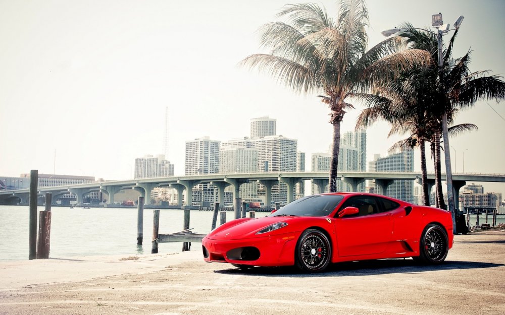 Машина Ferrari California