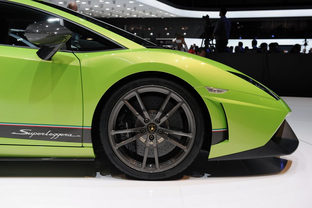 Салон Lamborghini Superleggera