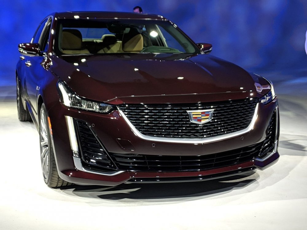 Cadillac седан 2020