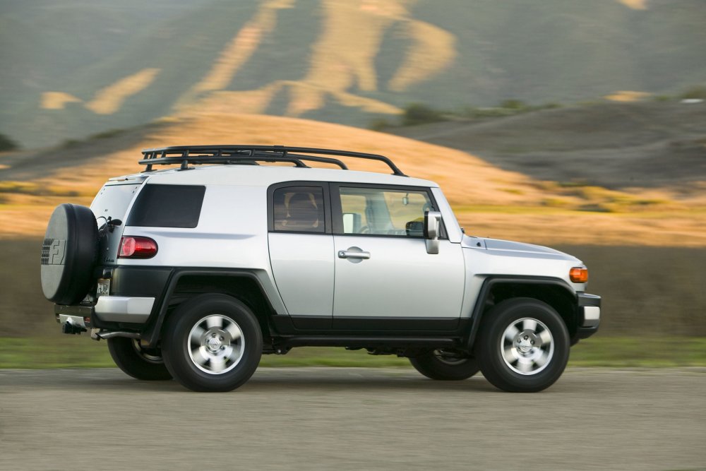 Джип Toyota FJ Cruiser