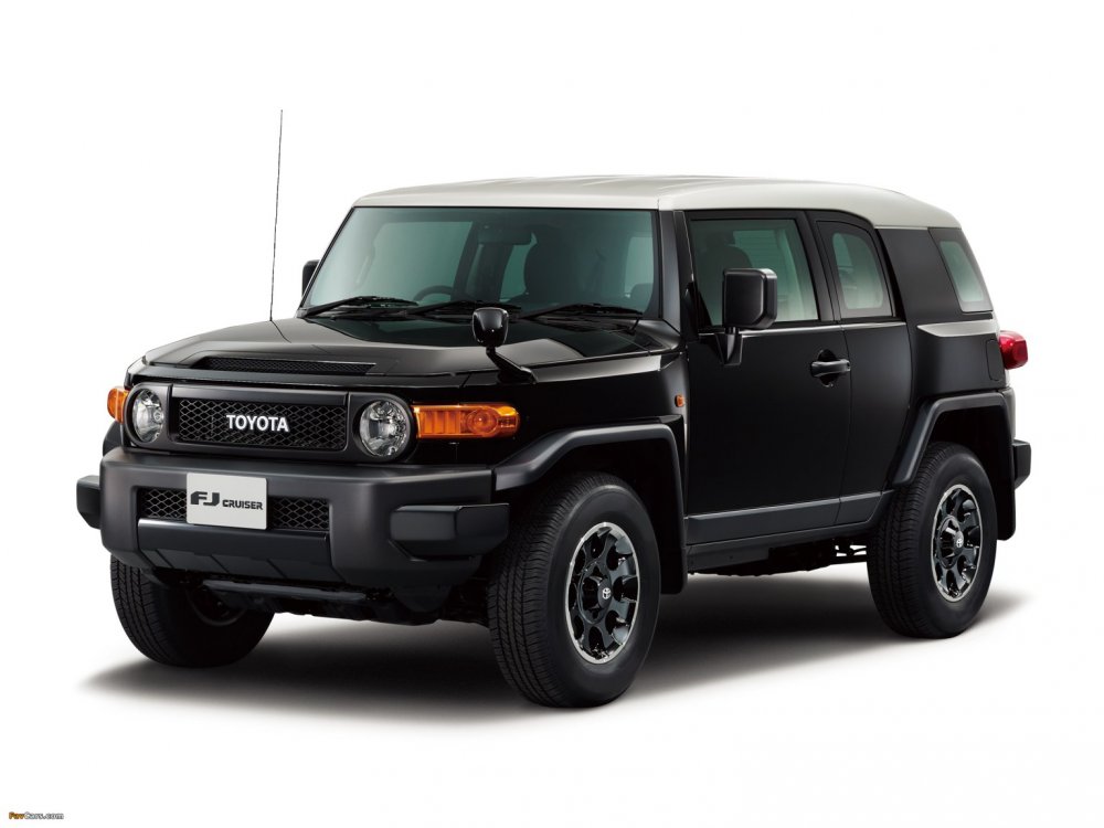 Тойота FJ Cruiser черный