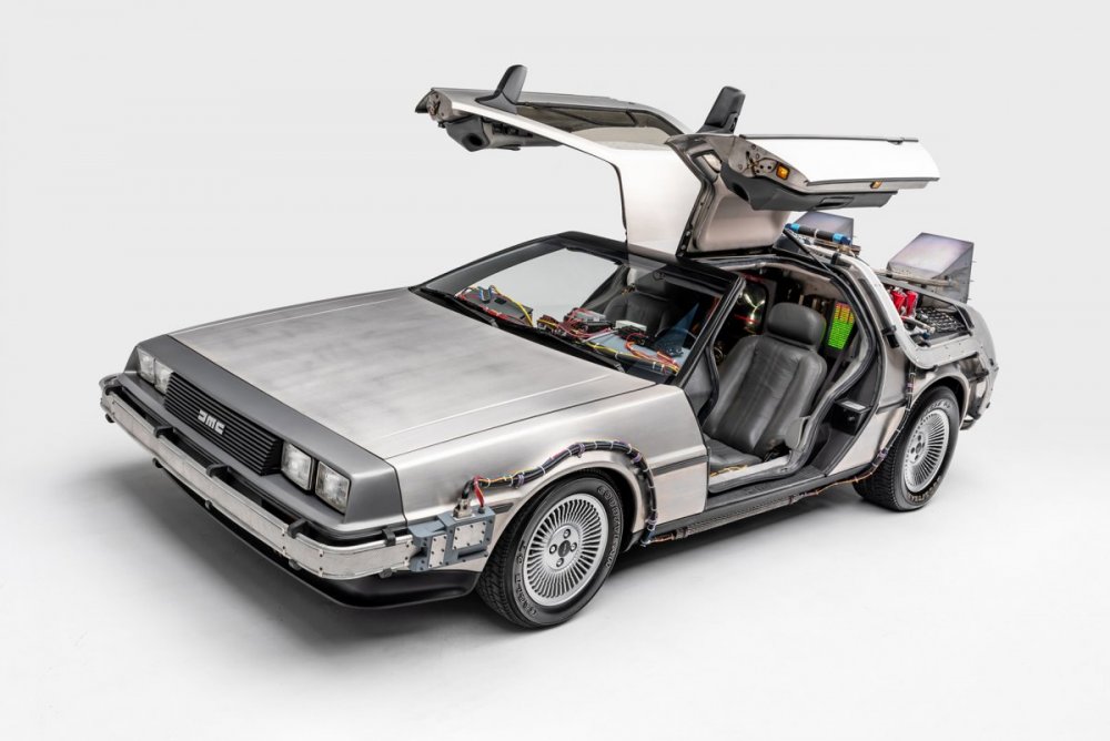 DELOREAN DMC-12 машина времени