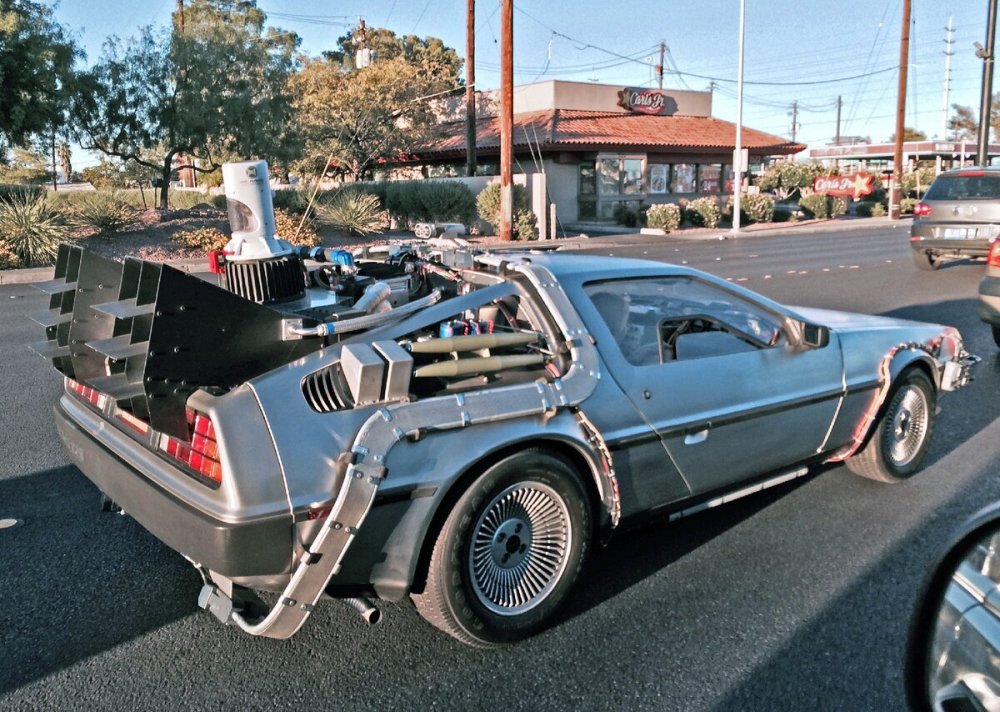 DELOREAN DMC-12 назад в будущее