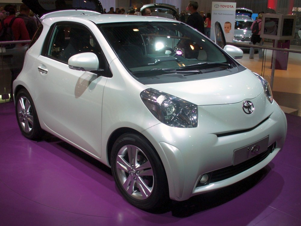 Маленькая Toyota IQ