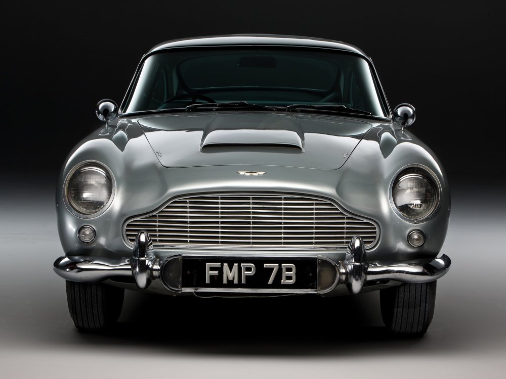 Aston Martin db5 автомобиль Джеймса Бонда