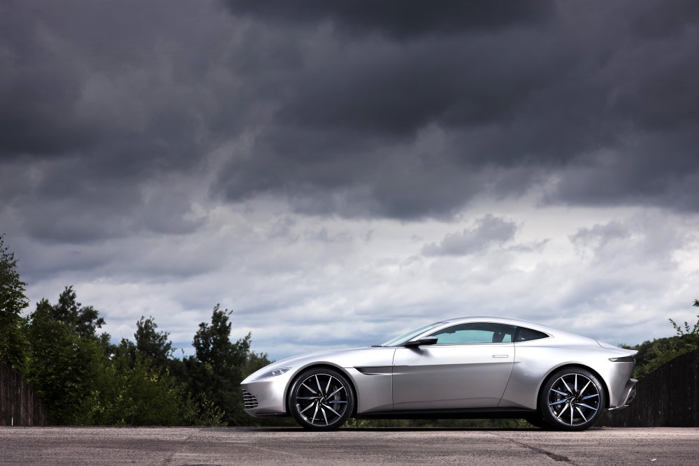 Aston Martin DB 10 007