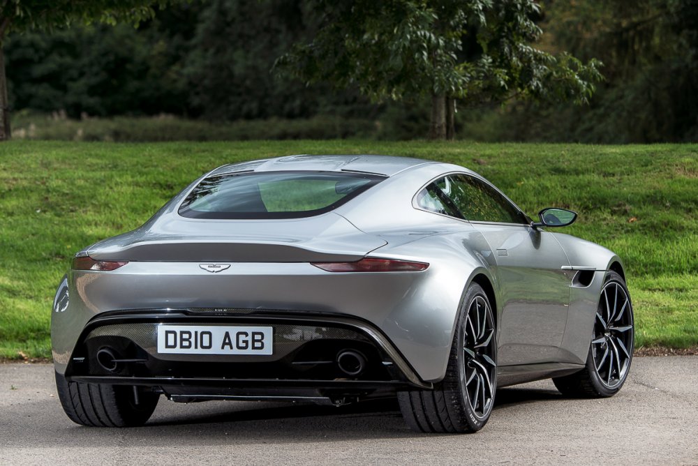 Aston Martin db10 2015