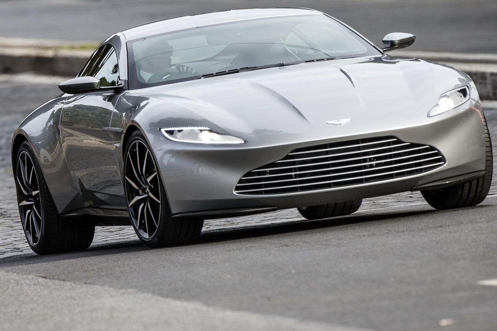 Aston Martin db10 2021