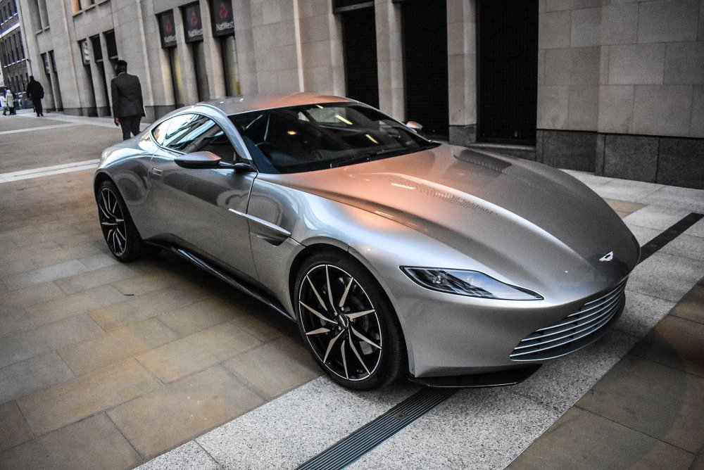 Aston Martin db10 2015