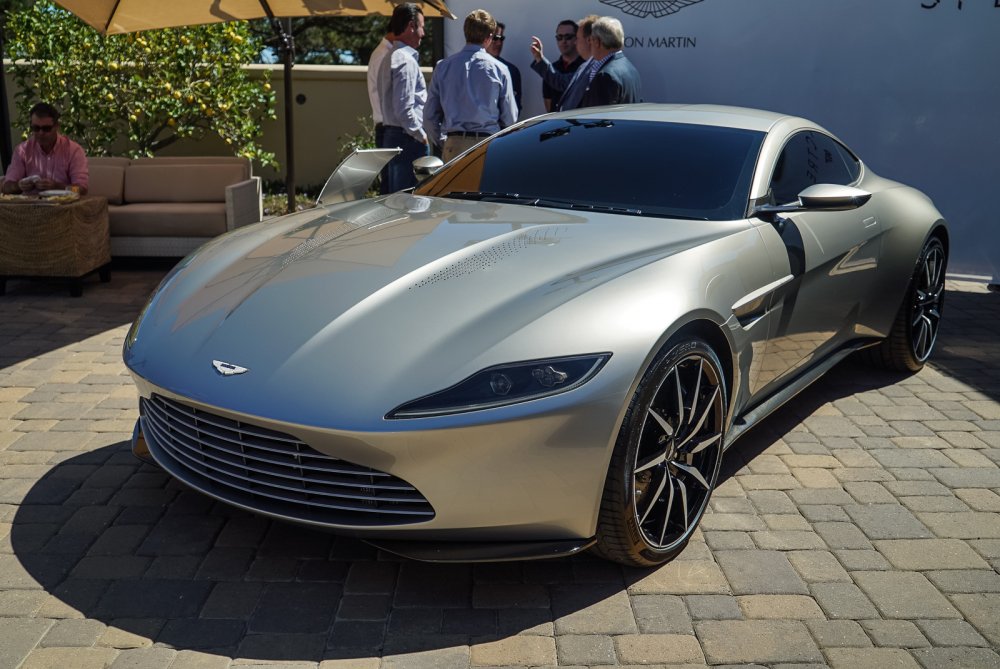 Aston Martin db10 2021