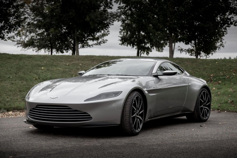 Aston Martin db10 синий