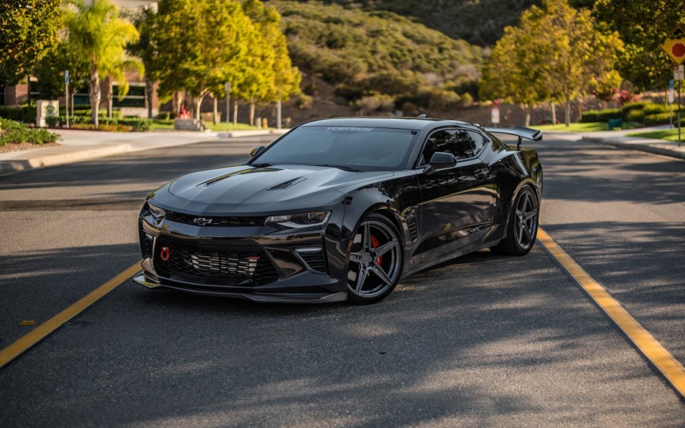 Chevrolet Camaro zl1 желтый