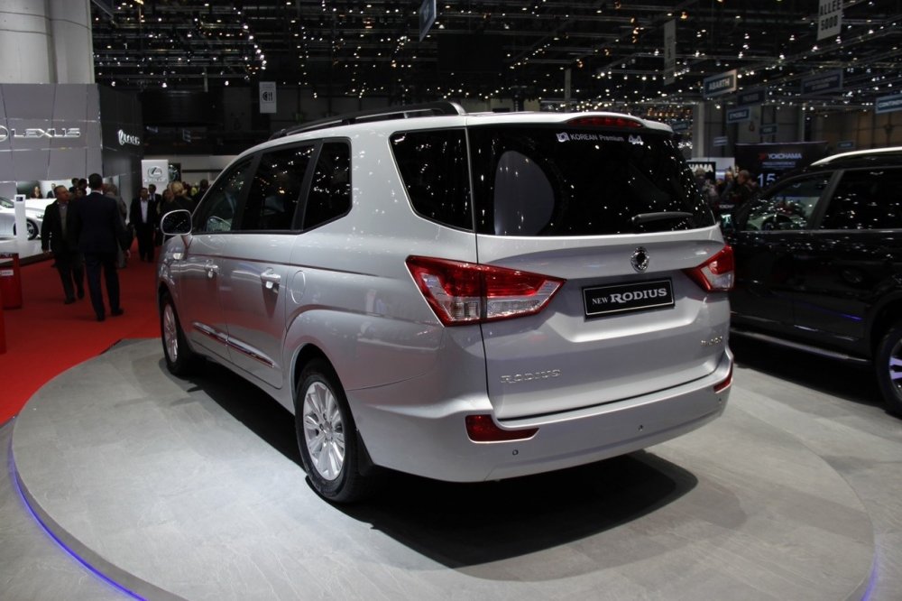 SSANGYONG Rodius 2013