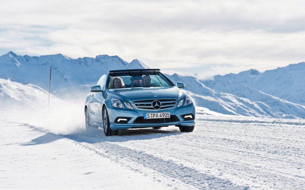 Mercedes Benz Snow