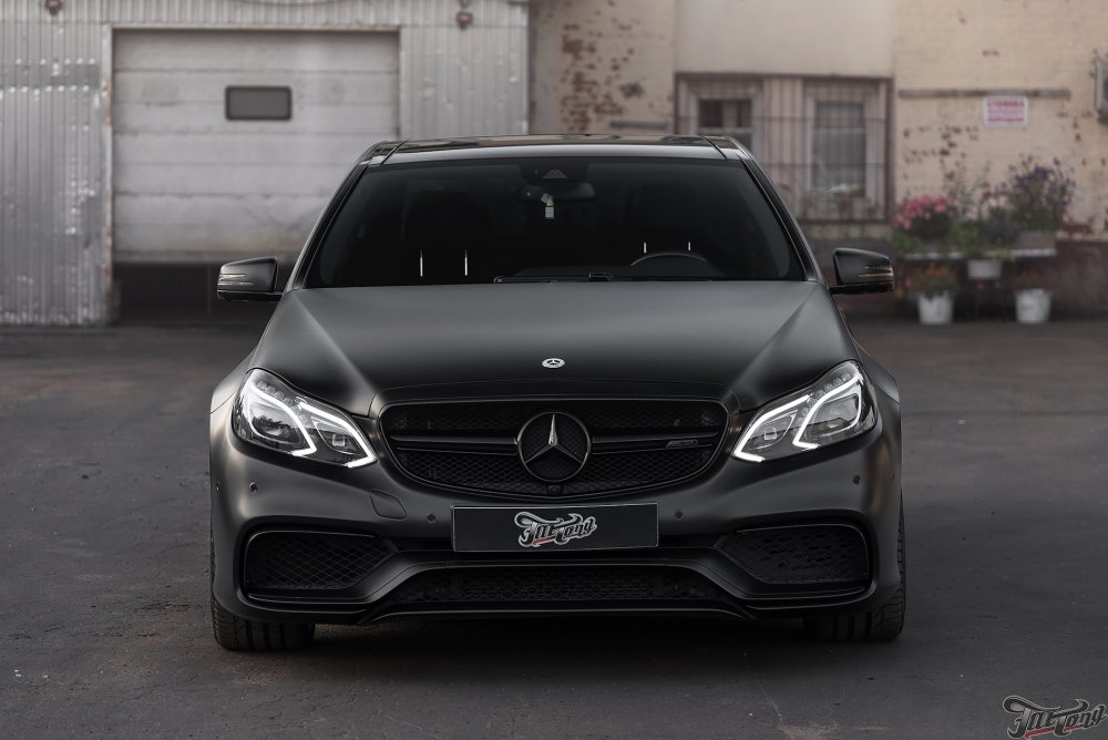 Mercedes e63 AMG черный