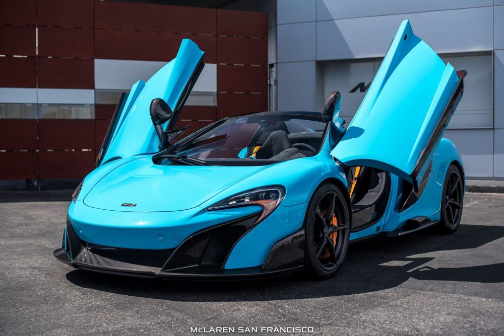 MCLAREN 675lt Blue