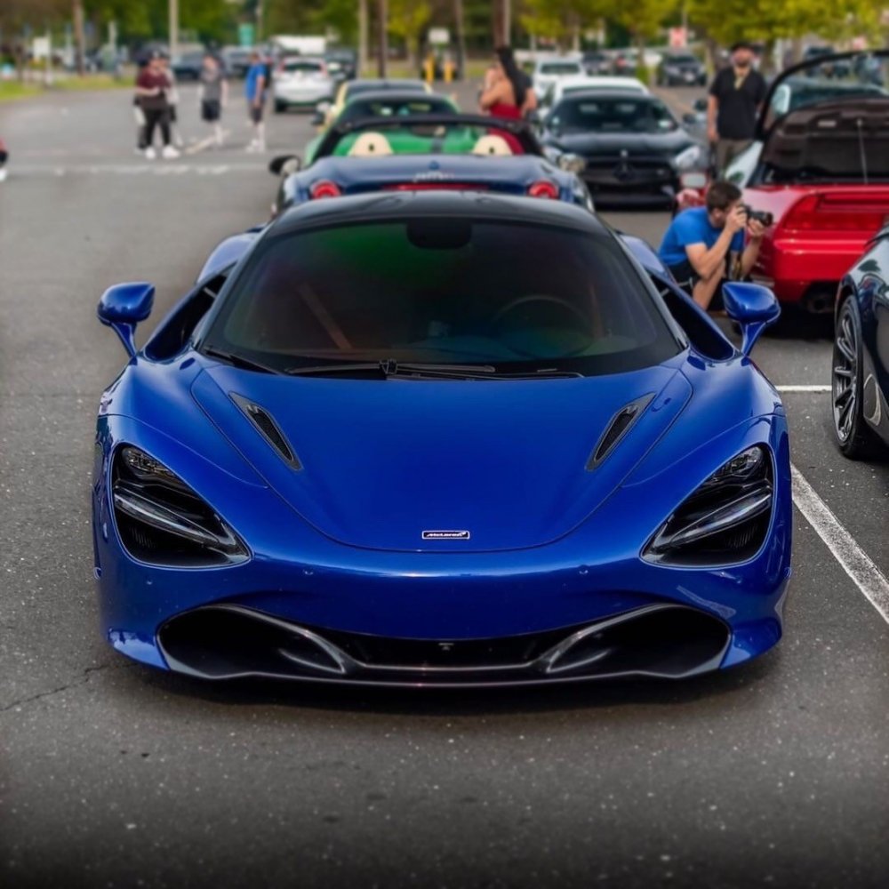 MCLAREN 720s синий