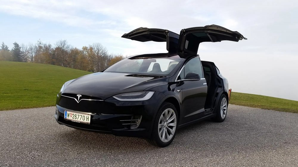 Электромобиль Tesla model x 2017 год