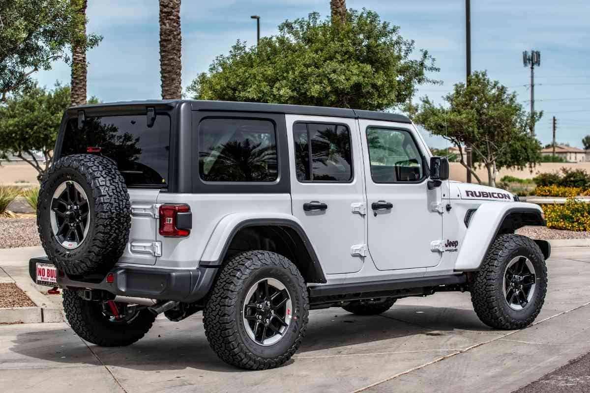 Джип вранглер характеристики. Jeep Wrangler Rubicon. Jeep Wrangler Rubicon 2015. Jeep Wrangler Rubicon White. Jeep Wrangler Rubicon 2023.