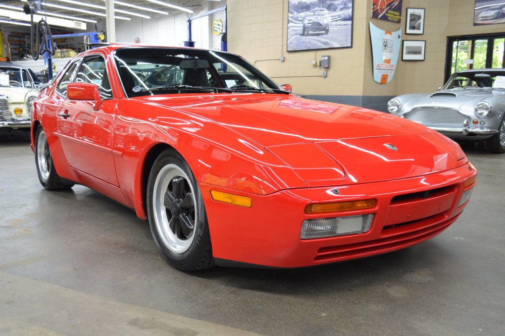 Porsche 944 Martini Racing