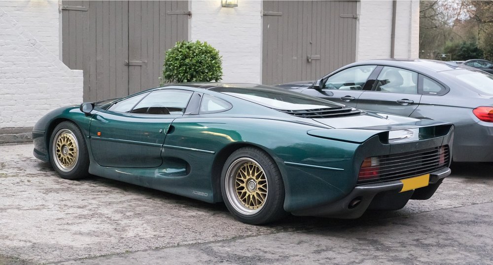 Ягуар xj220