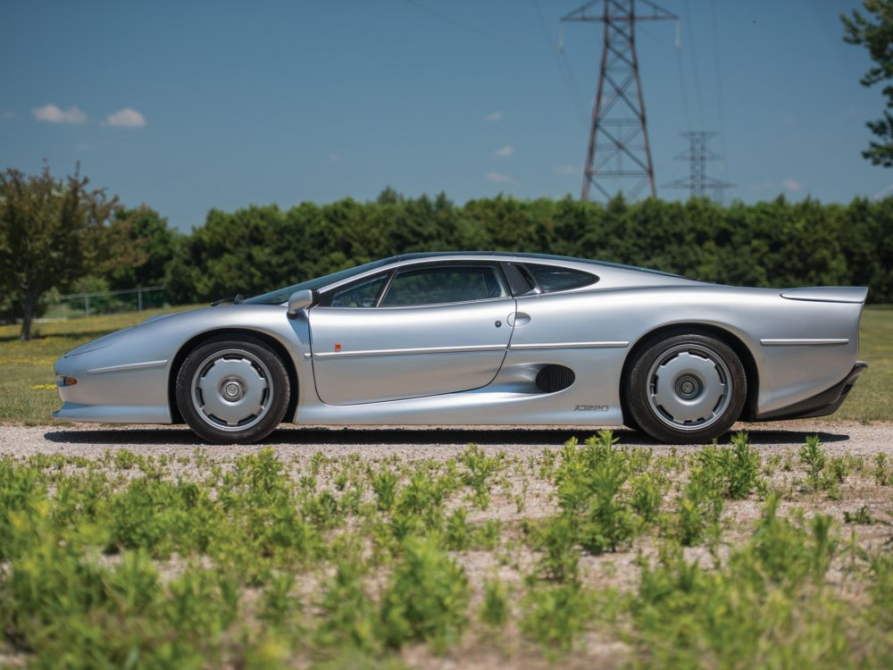 Jaguar XJ 220