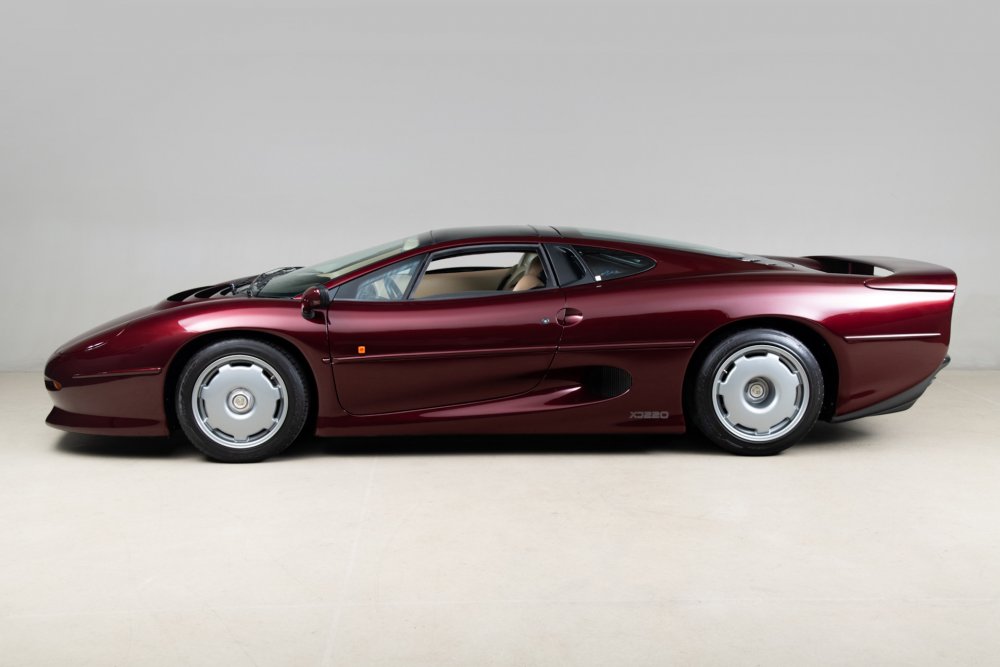 Jaguar XJ 220