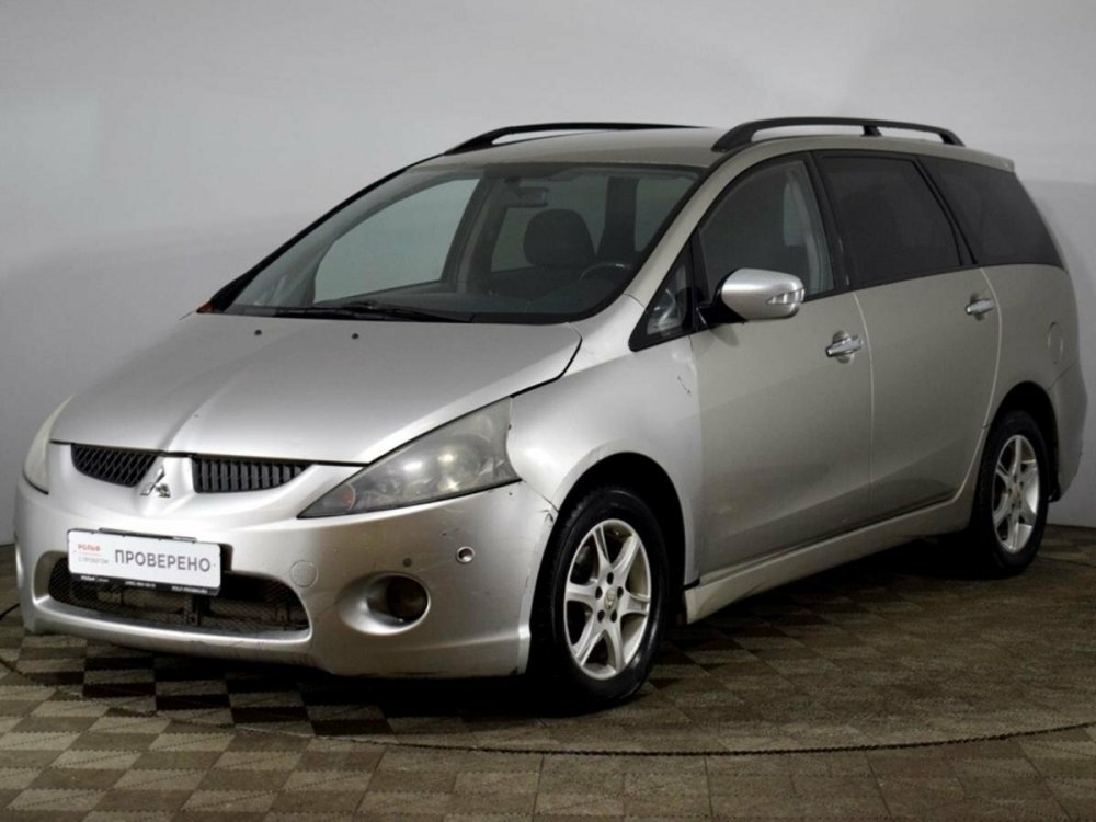 Mitsubishi Grandis 2.4 салон