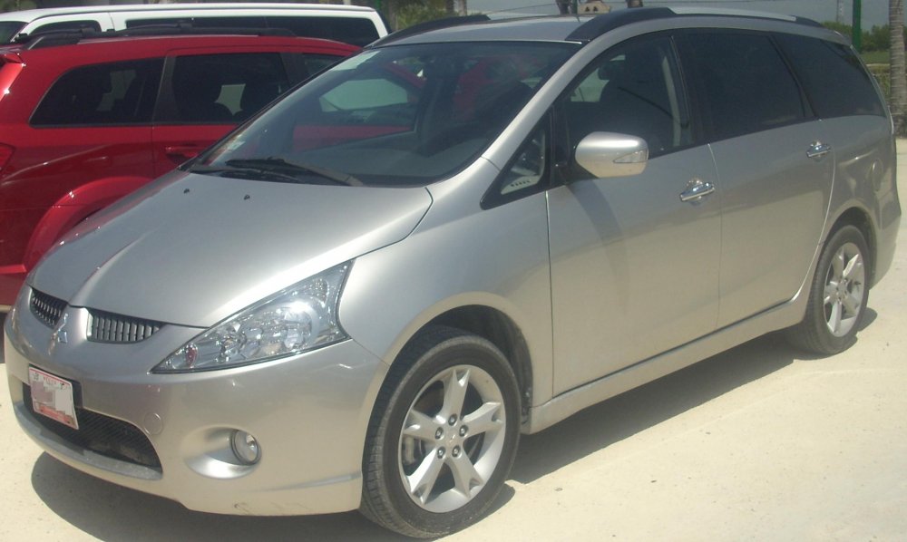 Mitsubishi Grandis 2003