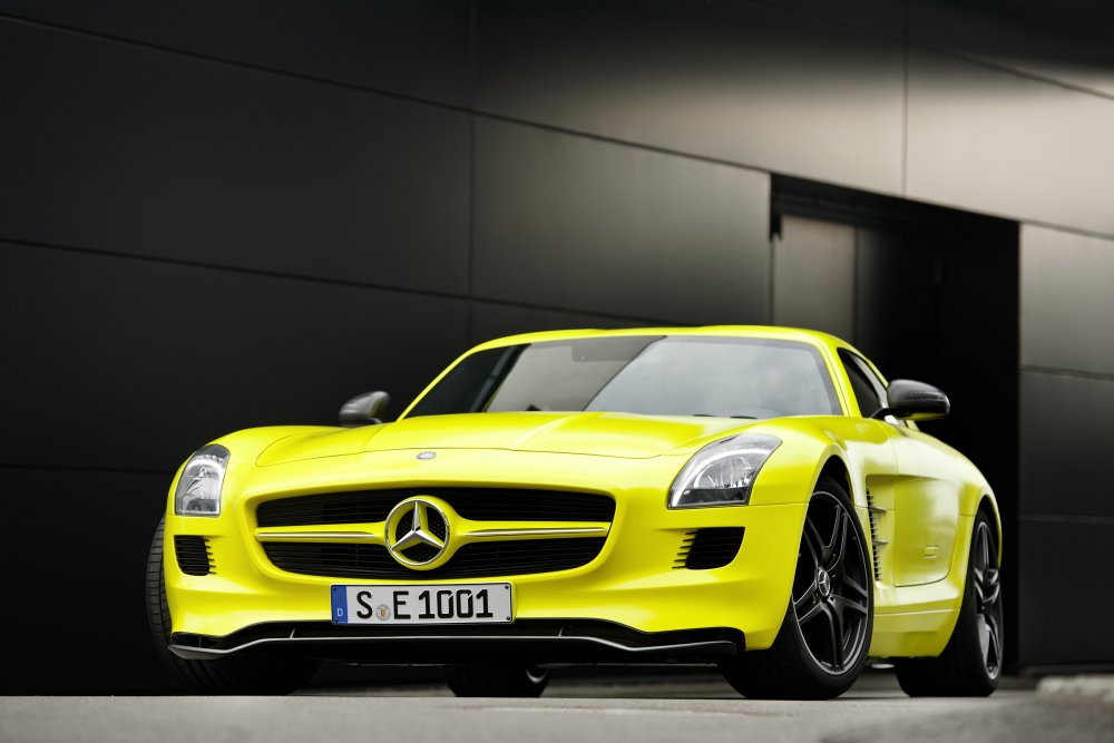 Мерседес SLS AMG желтый