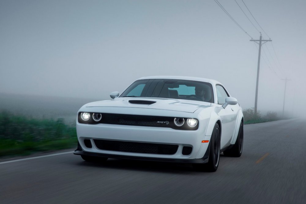 Dodge Challenger 2018 белый