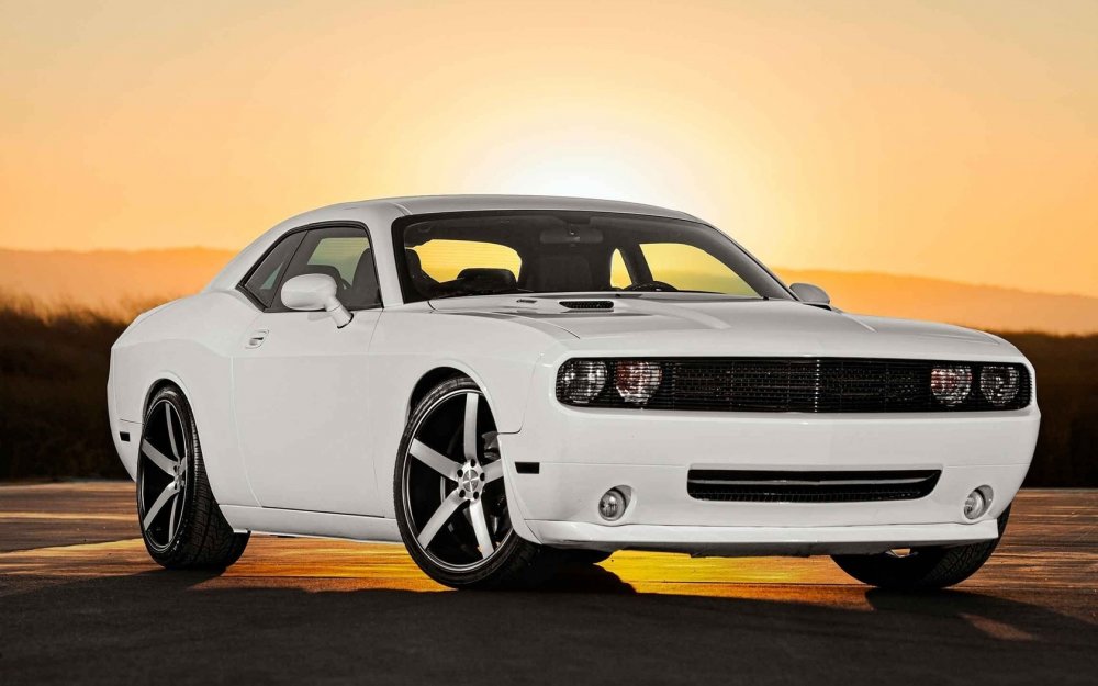 Dodge Challenger белый