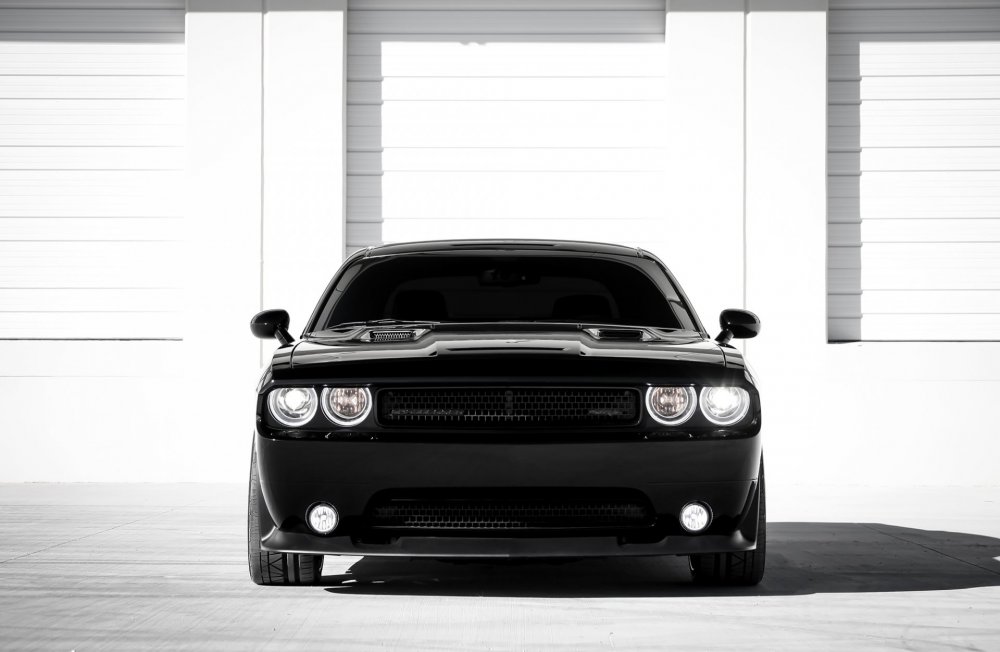 Dodge Challenger srt8 Black