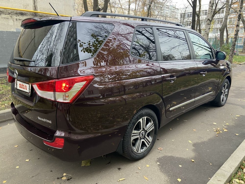 SSANGYONG минивэн Stavic