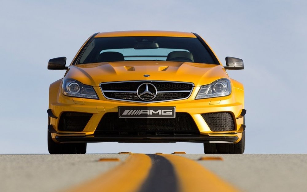 Mercedes c63 AMG Yellow