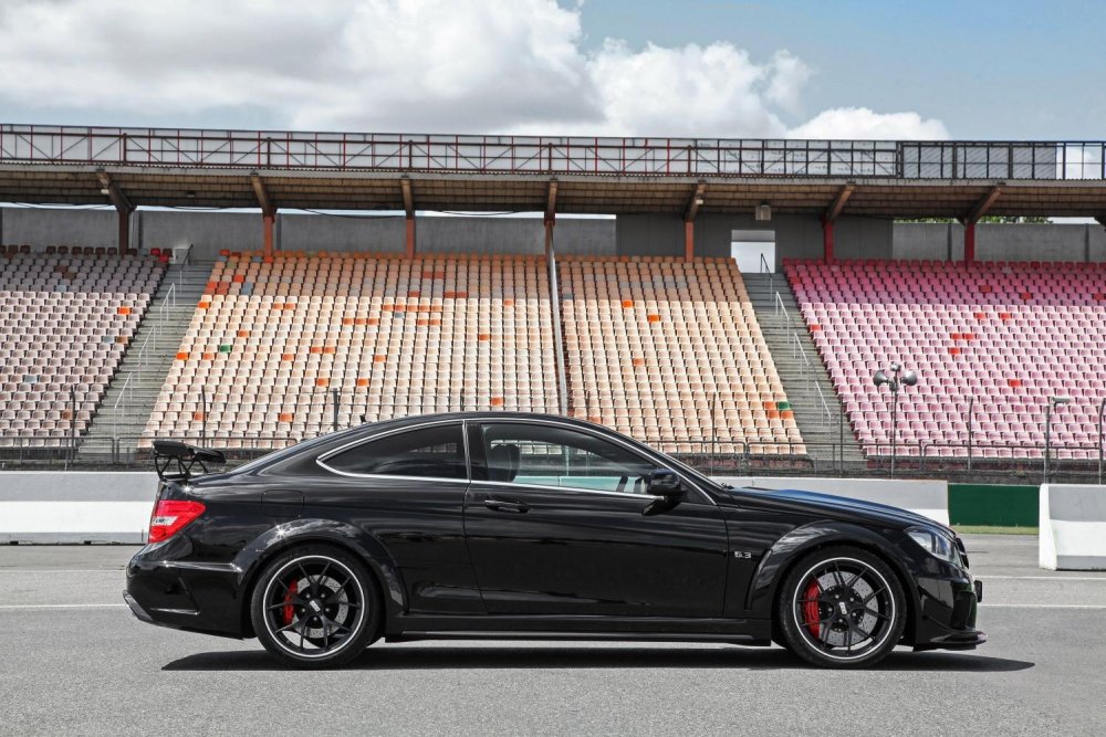 Mercedes c63 AMG черный