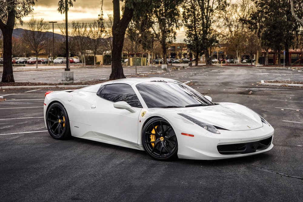 Ferrari 458 Italia белая новая