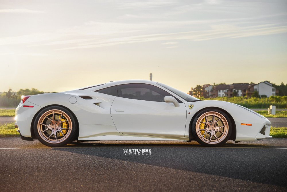 Ferrari California 2010 белая