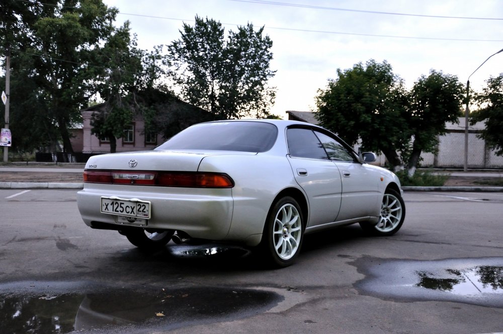 Toyota Carina ed St 200 красная