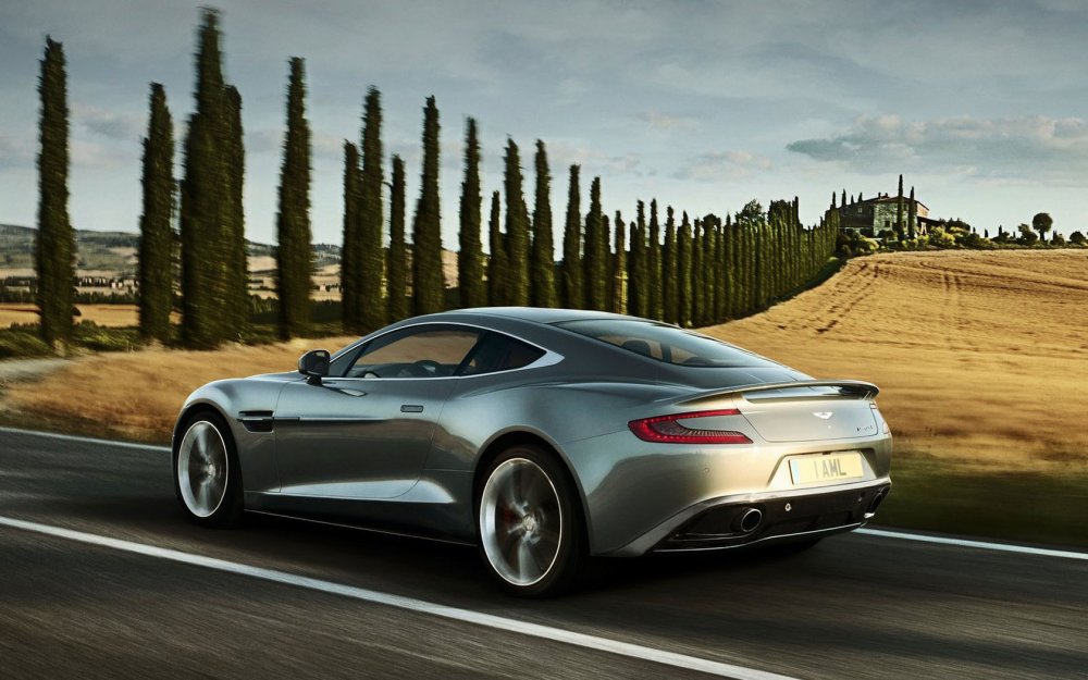 Aston Martin Vanquish 2