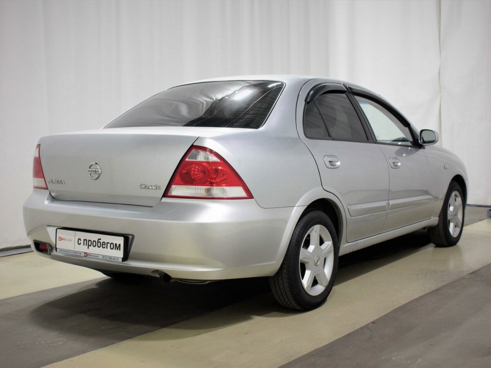 Nissan Almera черная