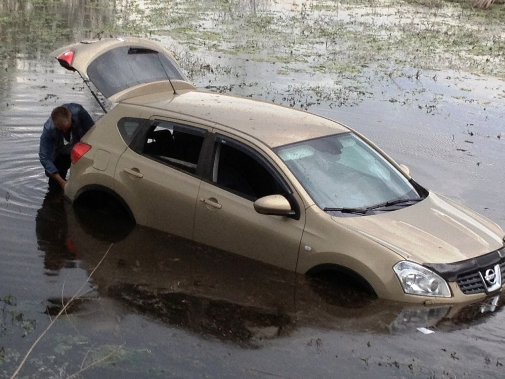 Утонувший автомобиль