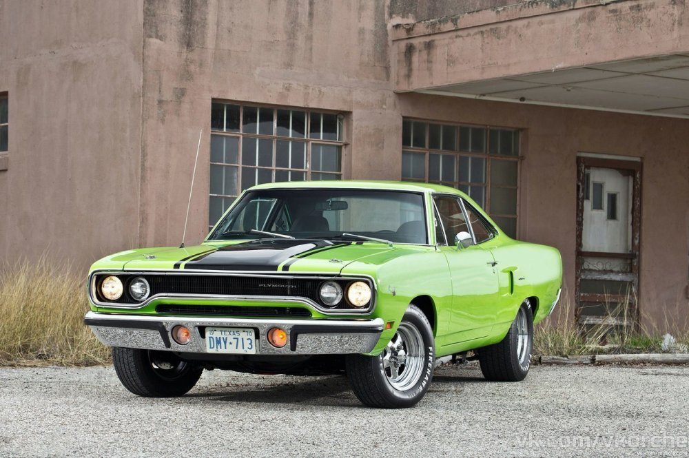 Автомобиль plymouth road runner