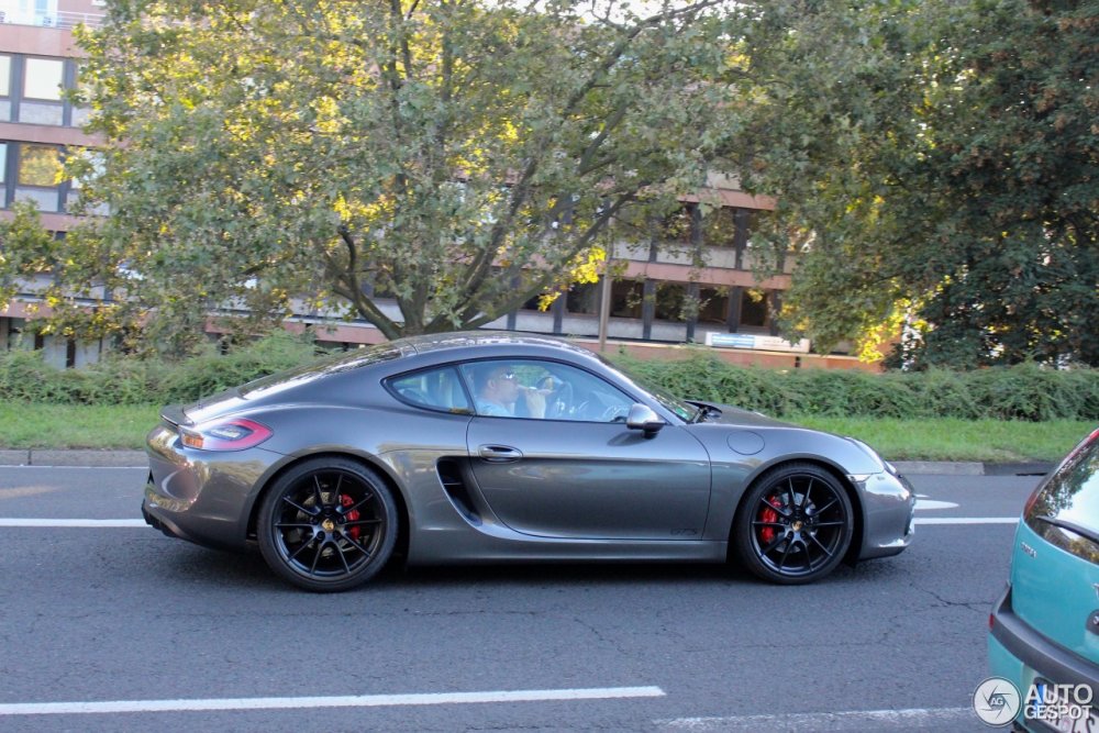 Машина Porsche Cayman GTS