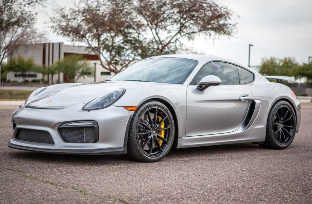 Porsche 718 Cayman gt4 Black