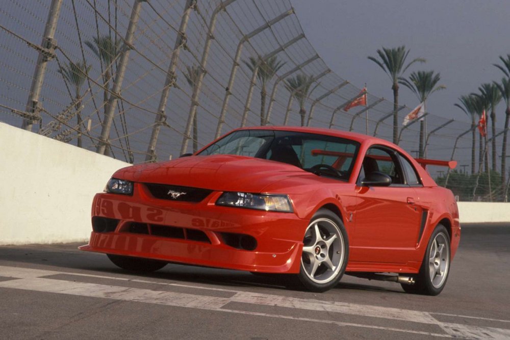 Ford Mustang SVT Cobra r