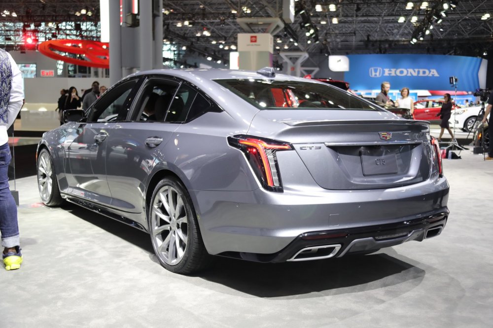 Cadillac седан 2021