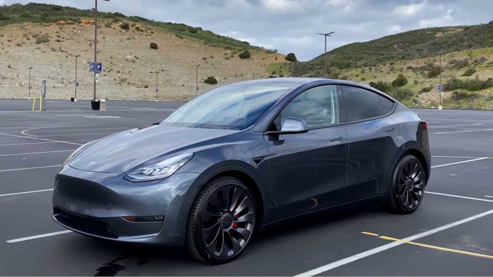 Tesla model y Performance