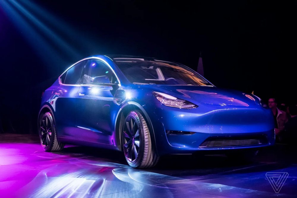 Кроссовер Tesla model y