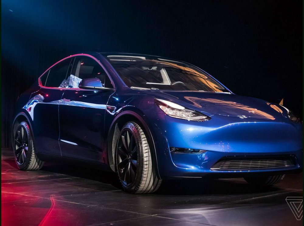 Кроссовер Tesla model y